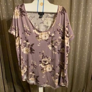 Justify woman’s top with zipper pocket size Large / lavender floral